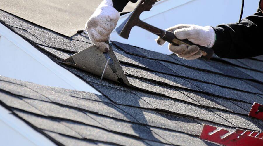 Professional gutter cleaning in Clare, IL